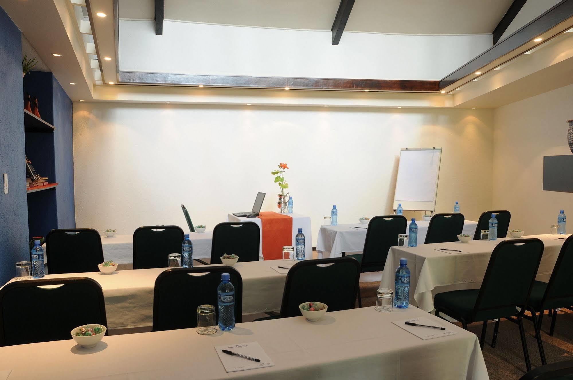 Protea Hotel Winkler ไวท์ริเวอร์ ภายนอก รูปภาพ